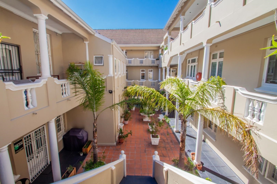 2 Bedroom Property for Sale in Sea Point Western Cape